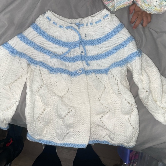 Sweaters - Picture 13 of 15